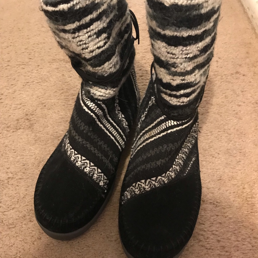 TOMS NEPAL SUEDE AND WOOL PULL ON BOOTS